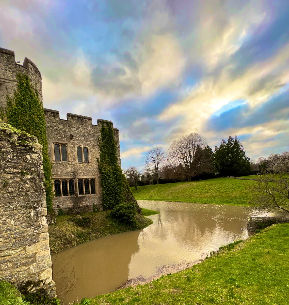 Never seen the moat this high! What a month we’re all having! #RiverMedway #floods #Franklin #Eunice #gales