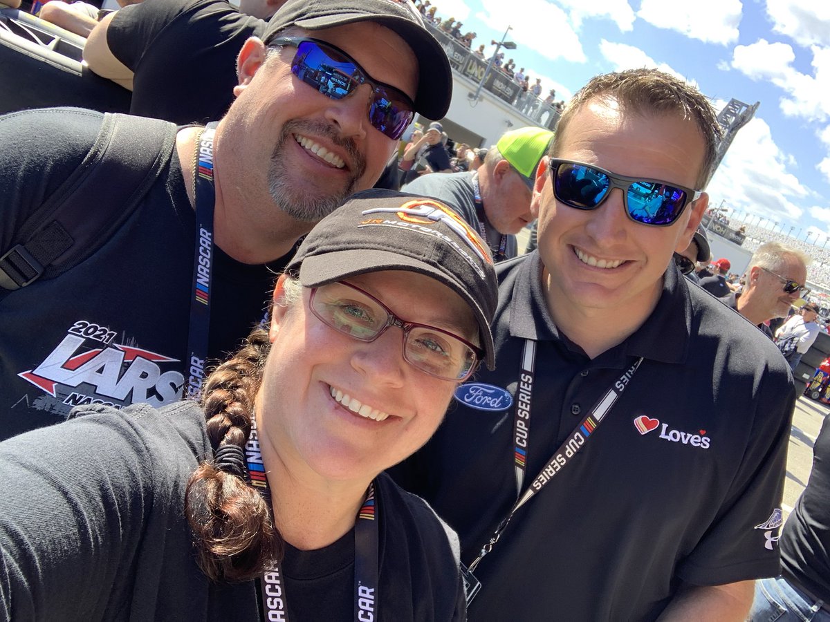 brooke_kunze's tweet photo. Now that my account is right….What a weekend and incredible feeling to meet some awesome people! Thank you @MatthewDillner @DaleJr @JB_Cole87 (not pictured) and @Mc_Driver you guys made some fans ❤️’s happy!! https://t.co/uPRpFJV9G6