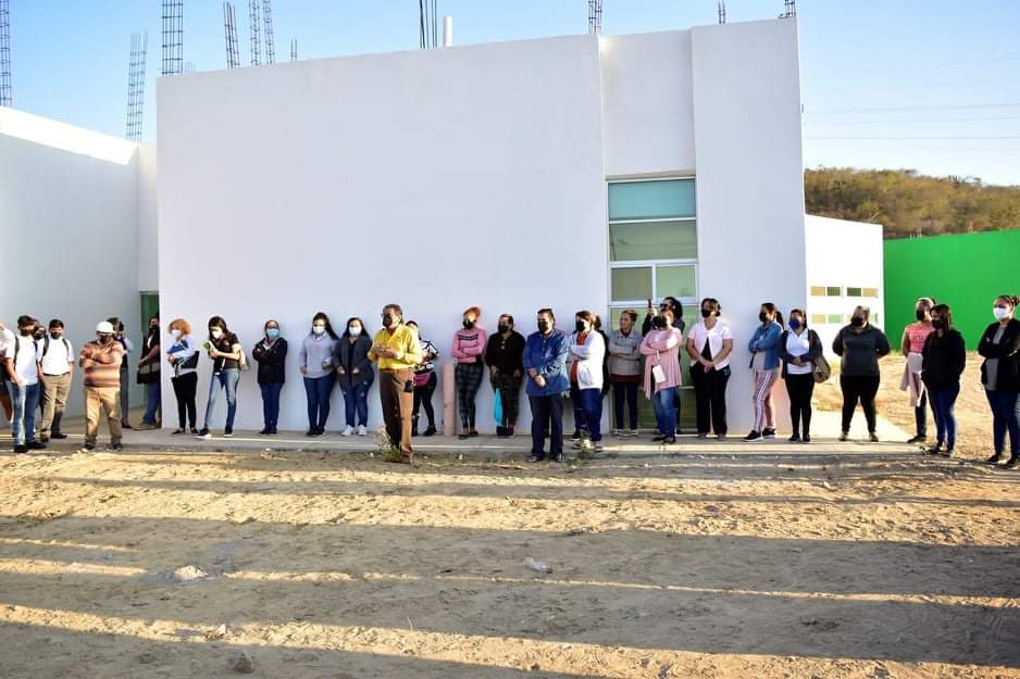CecytesMazatlan's tweet photo. https://t.co/F5Idhe936w
Visita nuestra página de Facebook
Plantel 04 Mazatlán Pradera Dorada VI
#CecyteSinaloa 
Feliz del regreso a clases presenciales, todavía con algunas limitantes y carencias pero trabajando en ellas. 
#SomosCecytes
#FamiliaCecyte https://t.co/sSAC6eBUdv