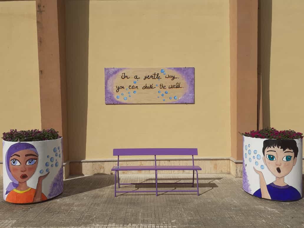 GasperiIc's tweet photo. 💜 Gli alunni della De Gasperi hanno realizzato una panchina viola, aderendo  al Progetto nazionale #costruiamogentilezzainsieme dell'associazione "Cor et amor"  #costruiamogentilezza @C_Gentilezza https://t.co/dMyavwlkbz