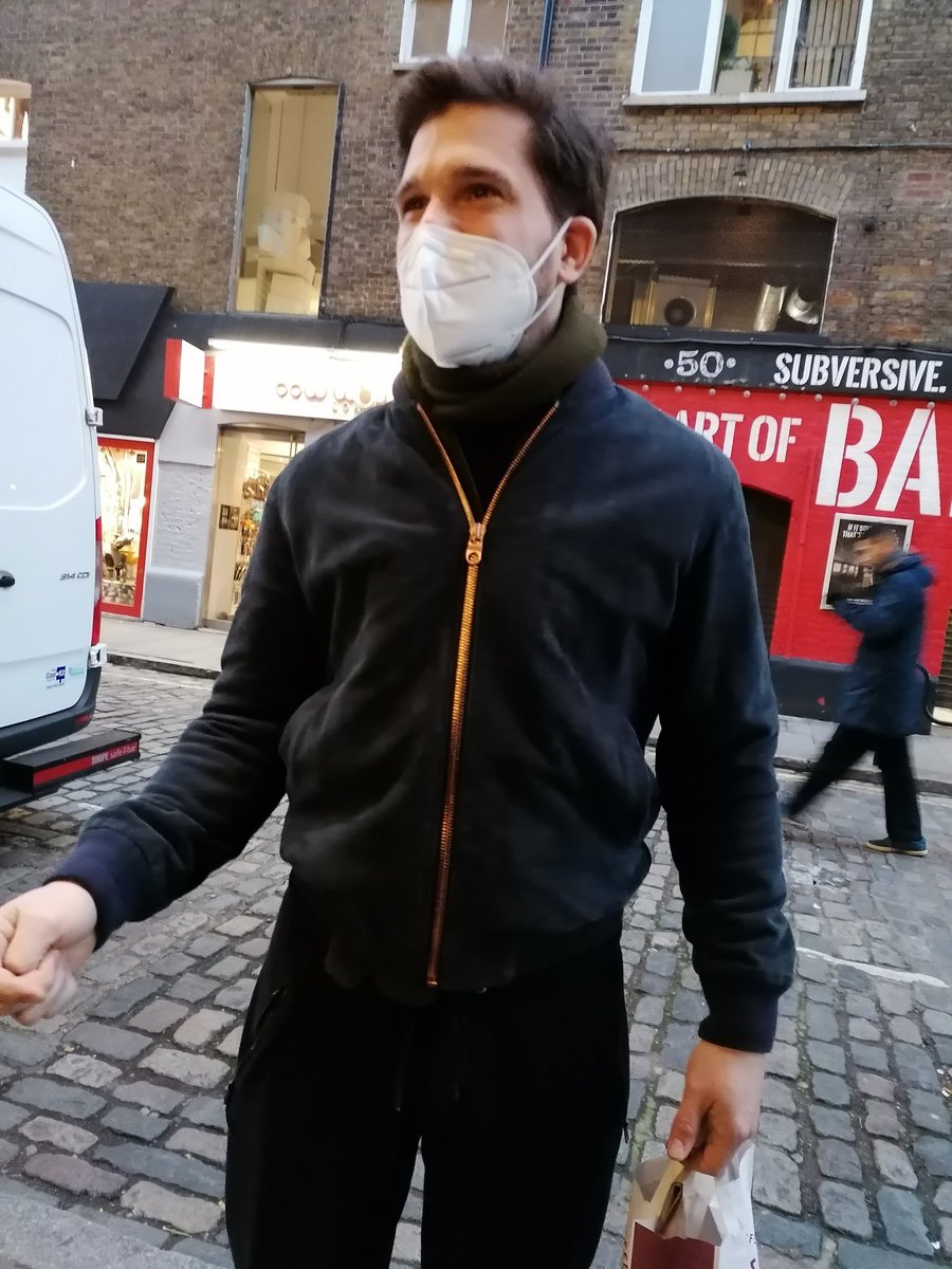 Just met our guy #KitHarington outside the Donmar warehouse. Such a sweetheart as always 😍😘 <a href="/jamiehumberts/">gg nominee jammie dodger 🌻</a> <a href="/RachIsAGeek/">Rach🦋🧡</a> <a href="/serjorahsarmy/">Iain Glen fans</a>