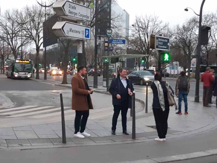 À moins de 50 jours du 1er tour, nous sommes toujours mobilisés pour défendre les propositions concrètes d’@Anne_Hidalgo. Ce lundi soir, autour de @jerome_coumet, tractage aux stations des transports en commun Porte d’Italie à #Paris13. #Hidalgo2022 #EnsembleChangeonsDAvenir