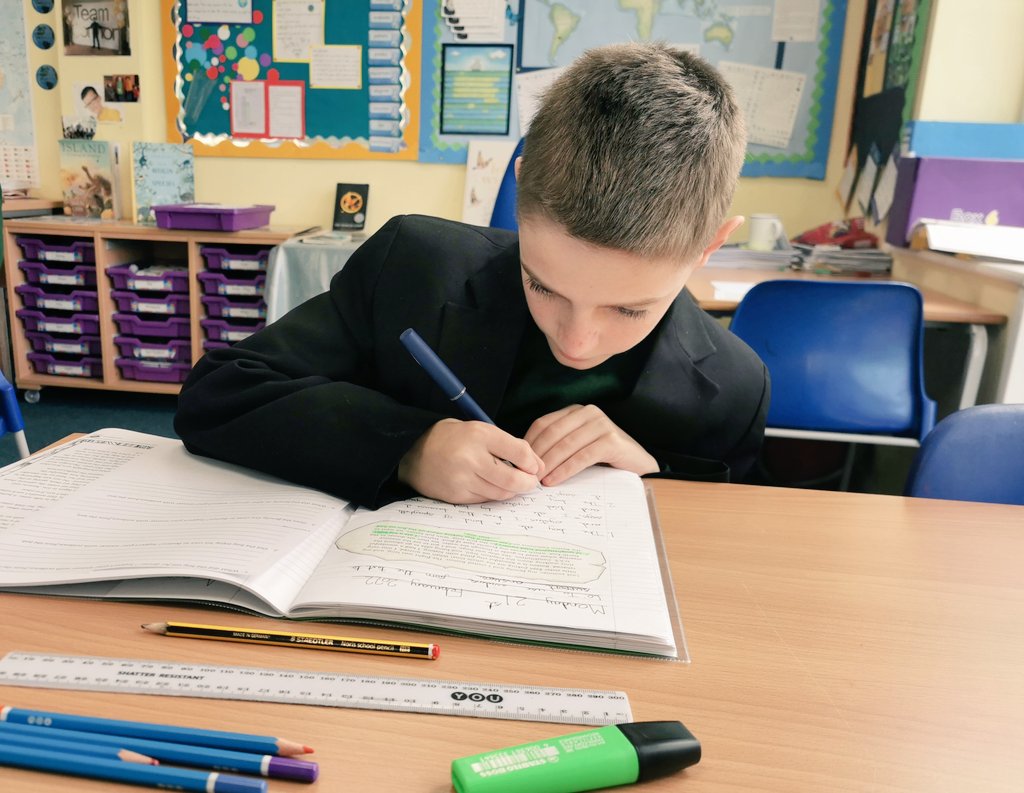 Greenstedpri's tweet image. Year Six are hard at work this afternoon as text detectives. 🕵🏼
They&apos;re searching for evidence in a text and using this to support their answers!
📙 ✏️📚🔍📝💛🕵🏼
#lifelongreaders
#textdetectives
#gogreensted 💚