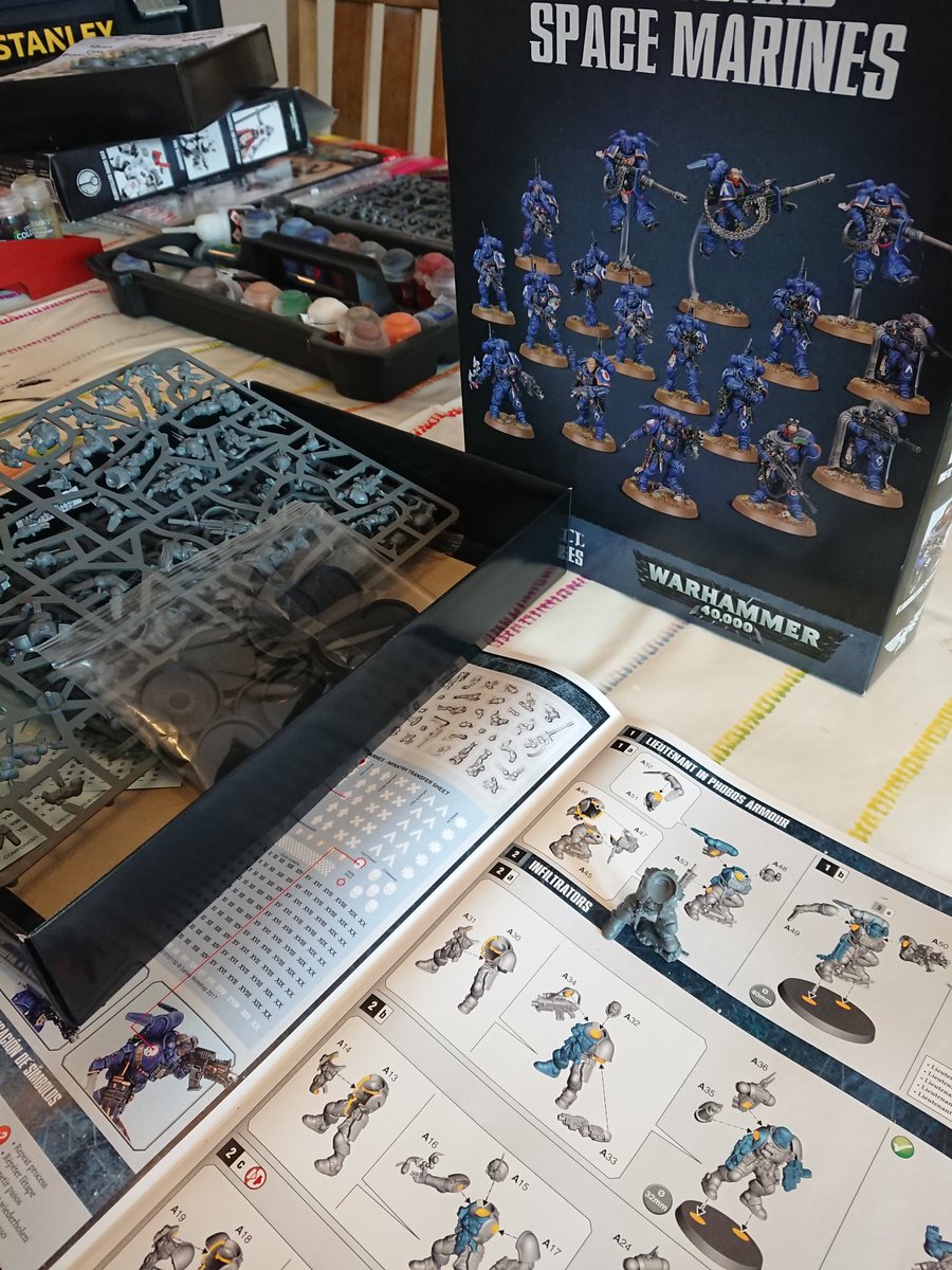 PeteNicholson9's tweet photo. Time to finally start my Raven Guard army! #ravenguard #sonsofcorax https://t.co/jTy6q65BWo