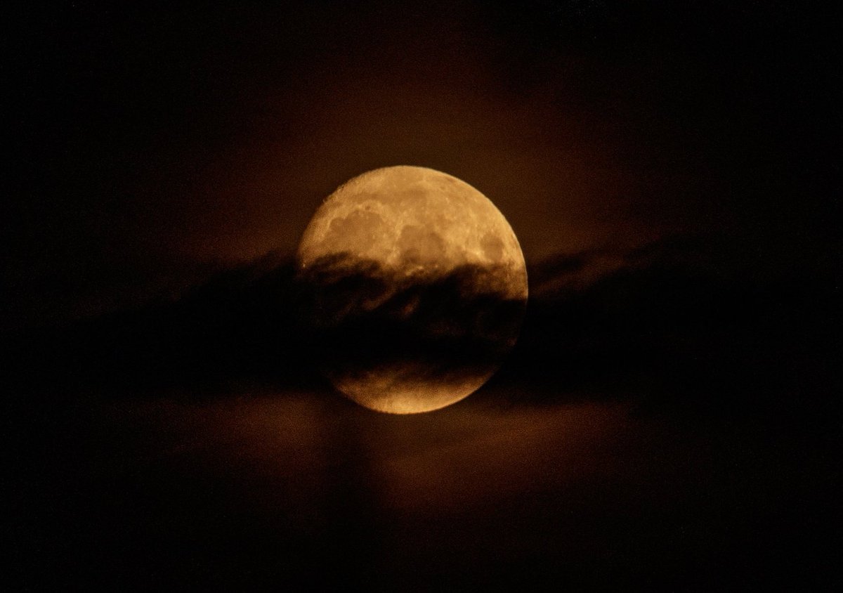 meHaydenWright's tweet photo. Bright moon, dark clouds.
18th September 2021.
#moon #cliuds #Astrophotography
https://t.co/fmSYw4CoKU https://t.co/2bNFjjCZnu