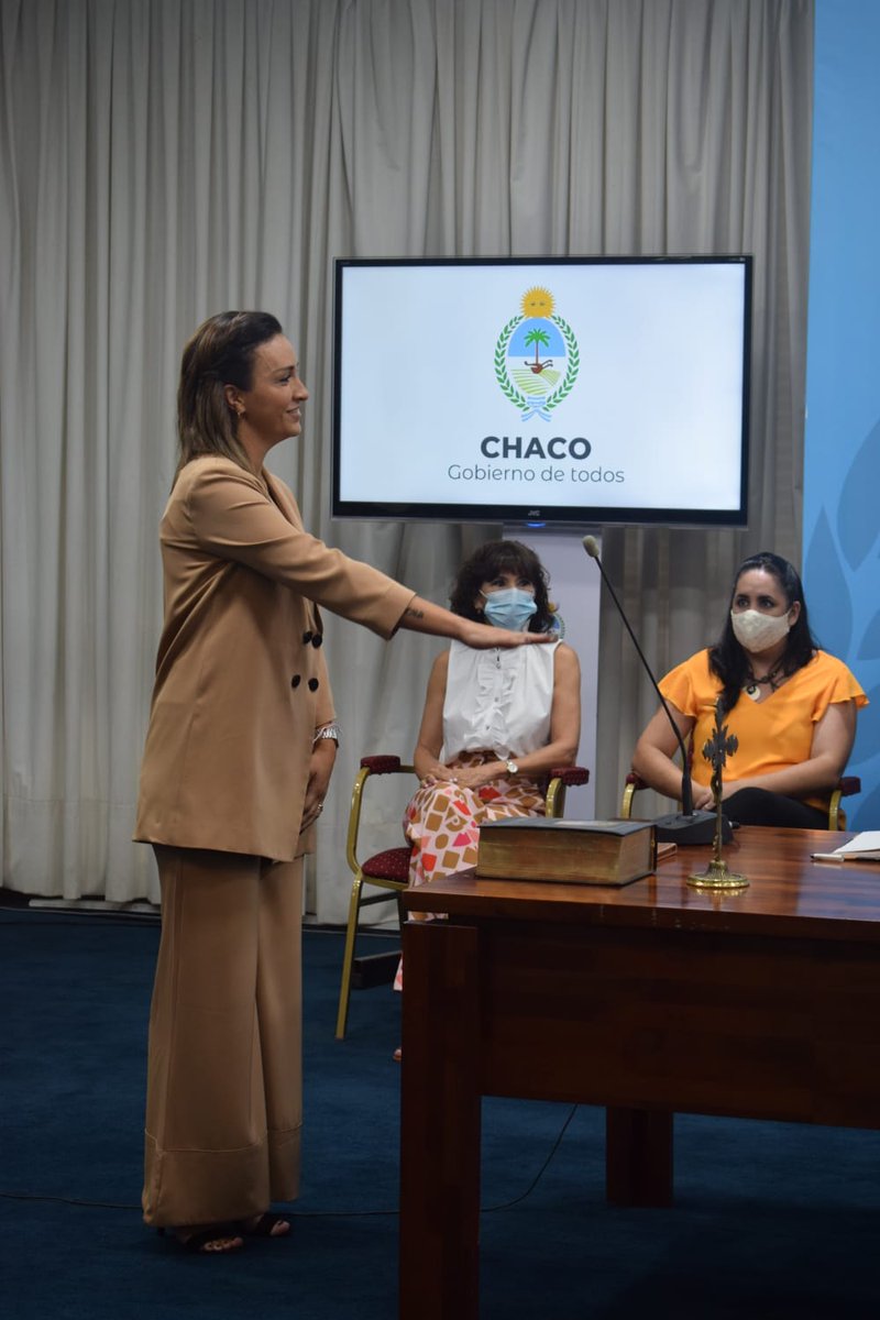 ColonizacionCh's tweet photo. Asumieron las nuevas autoridades del Instituto 👏
La escribana Sheina Waicman como presidenta y la medica veterinaria Cynthia Kaplan como vocal.
En conjunto con el señor Juan Honcharuk conforman el Directorio.
Les deseamos éxitos en su gestión! https://t.co/5aycB79Bio