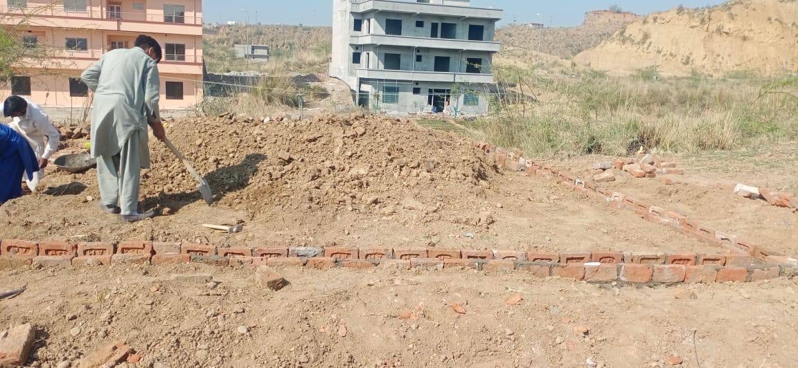 SPE_ETH's tweet photo. $SPE nurseries are taking shape in Pakistan, ground is being levelled, water supplies secured &amp; staff accommodation being built. 

GPS 

Latitude: 33° 7' 45.27" N
Longitude: 73° 46' 35.80" E
Accuracy: +/- 4.97 m
Altitude: 350.36 m

#CarbonCredits #Crypto #SavePlanetEarth #BSC https://t.co/AoMZCWShAq