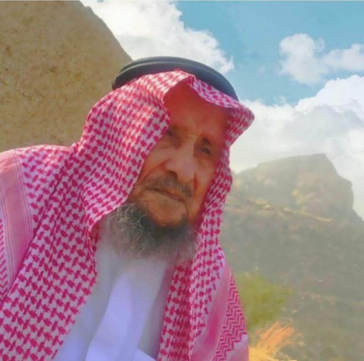 اللهم يامن بيده الخير وانت على كل شي قدير .هذا العم الوالد 
حسن بن فارس أبو عبد الله 
يرقد على السرير الابيض.قد ألم به ما أنت به عليم. اللهم الطف به وعافه واعف عنه واجعل معاناته واوجاعه طهراً له 
اللهم إن له فضل علي لم ابلغ مجازاته فجازه عني خير الجزاء 
فكن له ولياً ومعينا ومجيرا