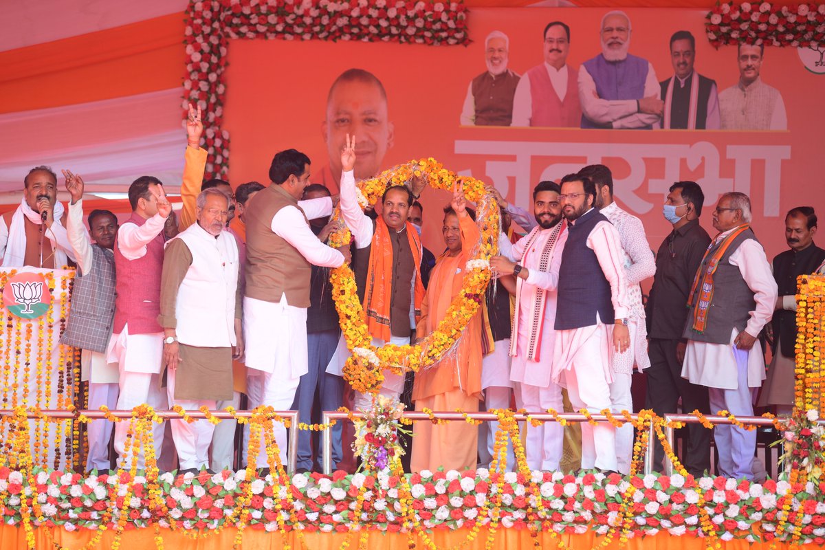 MLARakeshSingh's tweet photo. हरचंदपुर विधानसभा में माO मुख्यमंत्री श्री @myogiadityanath  जी, नें आज रायबरेली जिले की जनता से अपील किया की जिले की सभी छः सीट पे भाजपा के उम्मीदवारों को भारी मतों से जीता के विकास, सम्मान और देश-प्रदेश की समृधि के लिए कार्य करें।

जय श्री राम 🚩 https://t.co/pYVWErfVl4