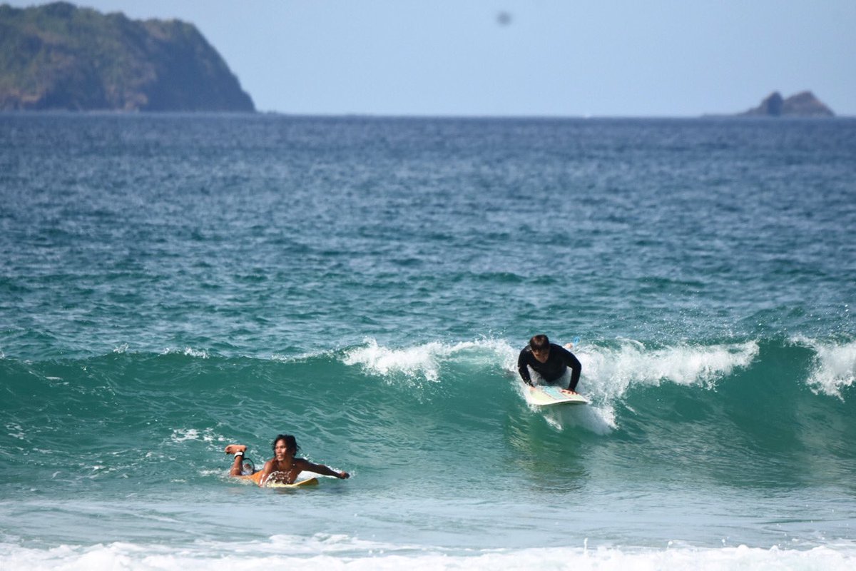 ElNidoArtcafe's tweet photo. Get in the Water. Yesterdays small waves were perfect for lessons from @dulibeach_surf
#elnido #learnsurfing #surfing #waves #sunnyweather #SundayFunday #fun #surf #getaway #philippines https://t.co/3V7GZmXDvD