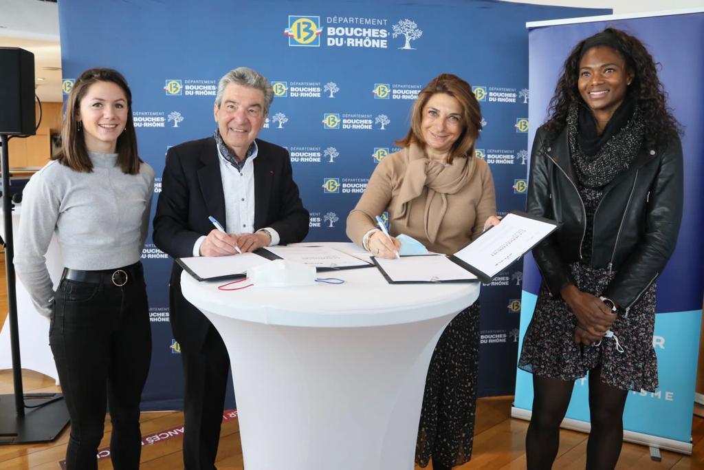 💪 🏋 À l'occasion des championnats de France Elite en salle, au Stadium Miramas Métropole, et afin de développer la pratique de cette discipline sur notre territoire, nous avons signé une convention de #partenariat avec <a href="/FFAthletisme/">FFAthlétisme</a>.