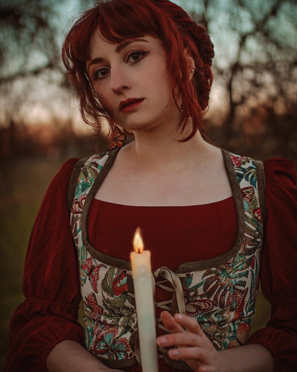 CostureroReal's tweet photo. Leaving the harmony of her village behind, the beautiful @/dressmeupscotty (IG) escaped to find her own adventure, ✨ 
Discover our corsets in our #etsyshop:
🍃https://t.co/c2C349gQbJ🍃

#cottagecore #fairytales #fantasybooks #folklorethursday #Folklore #folktales #handmade #etsy https://t.co/PzYUAFB21X
