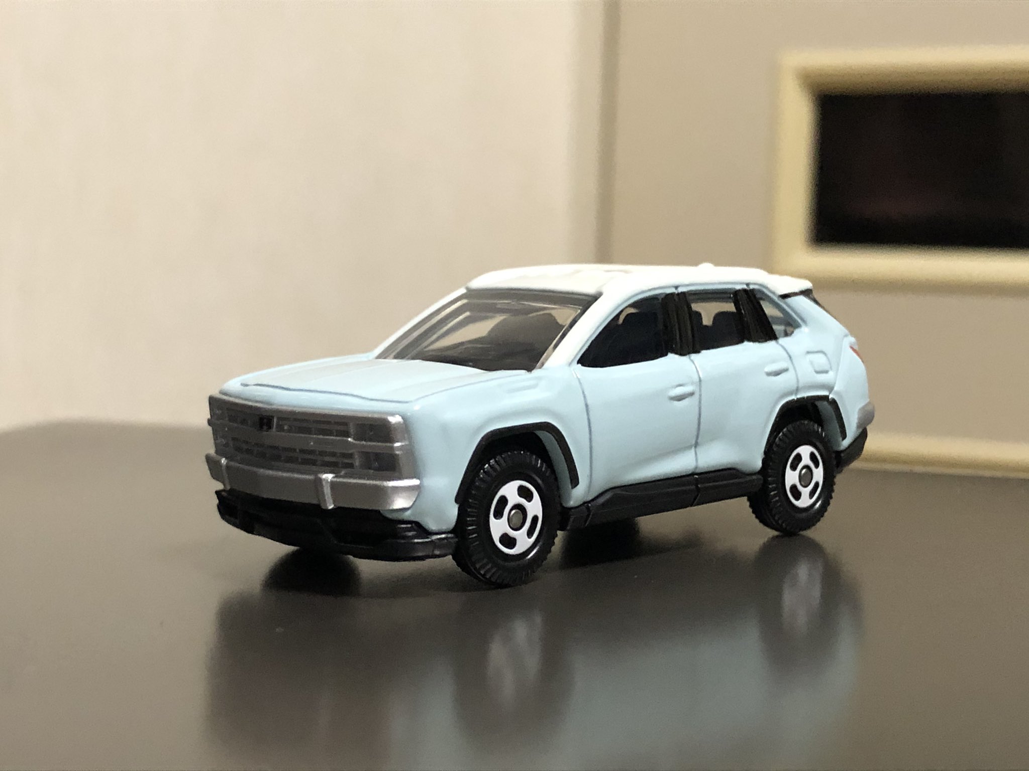 Y30vip トミカの光岡バディ 2月発売の新製品 トヨタrav4をベースに シボレー ブレイザーのようなアメリカンレトロデザインに仕上げた車 実車は発売されるとものすごい注文数となり 現在も納車に1年以上かかるらしい 特徴的なフロントデザインは別パーツ