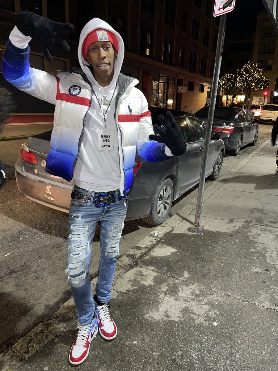 DrESoHiGh's tweet photo. Make it out the hood they say you Hollywood ❌ https://t.co/RlYzaGsZVA