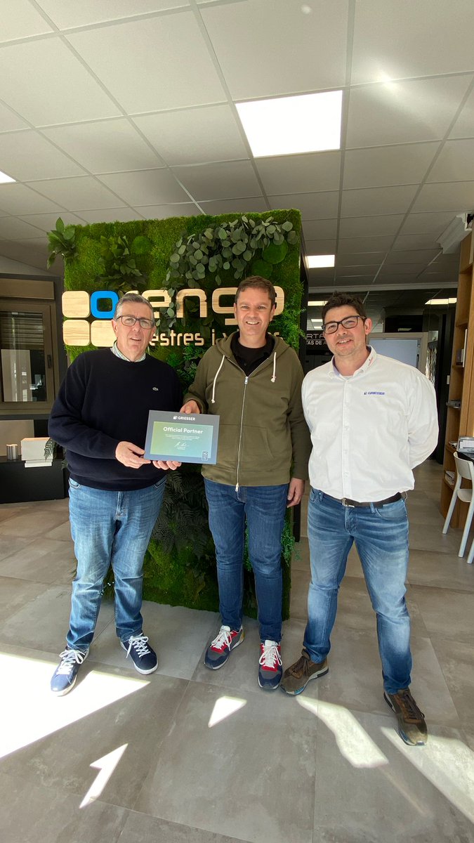 GriesserIB's tweet photo. 💪 Seguimos entregando placas a nuestros #OficialPartner. En esta ocasión hemos visitado a Orenga finestres i vidres distribuidor oficial de @infoincerco  para hacer la entrega oficial de la Placa de Oficial #Partner de #Griesser. 

#GriesserPartner #onegriesser #inspiredbythesun https://t.co/l0pT66xC2n