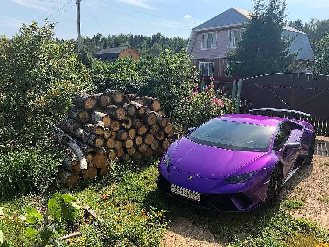 razilone's tweet photo. When you come to visit your grandma and can't explain what is your job😅😅

#NFT https://t.co/QamILECQZq