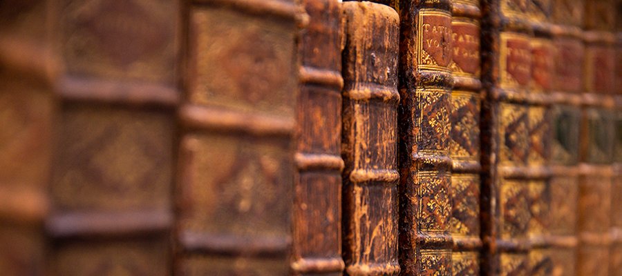 AdrianFinucane's tweet photo. Join us for the NEH Summer Institute The Revolution in Books! If you teach college students, come learn about print culture and the American Revolution hands-on in June 2022. All humanities fields welcome! Applications due March 1st

#twitterstorians 

https://t.co/xWjzwtwHHT https://t.co/zwpx9IixS2