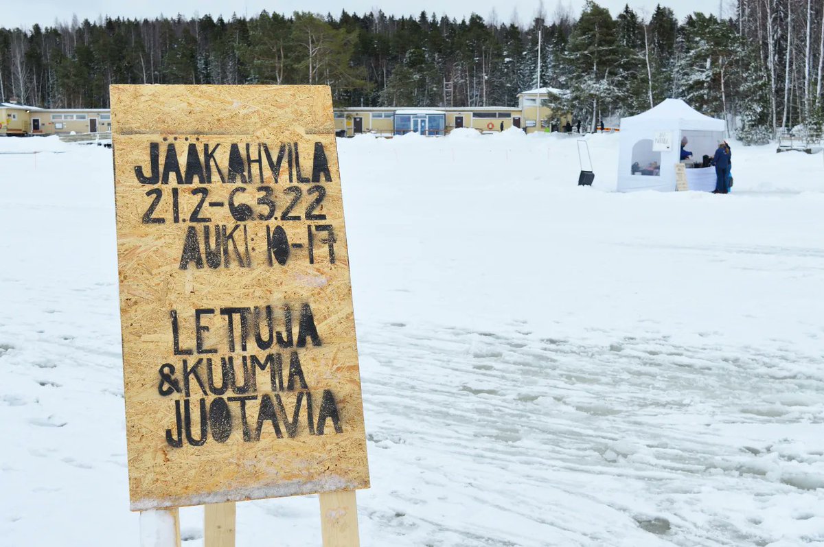 Proakatemia's team company Saawa Osk builded Jääkahvila in Rauhaniemi for two weeks! The café is open every day from 21 February to 6 March from 10 am to 5 pm. I got to taste some of the wonderful pancakes on the opening day and oh that they tasted like a piece of heaven! 😍
