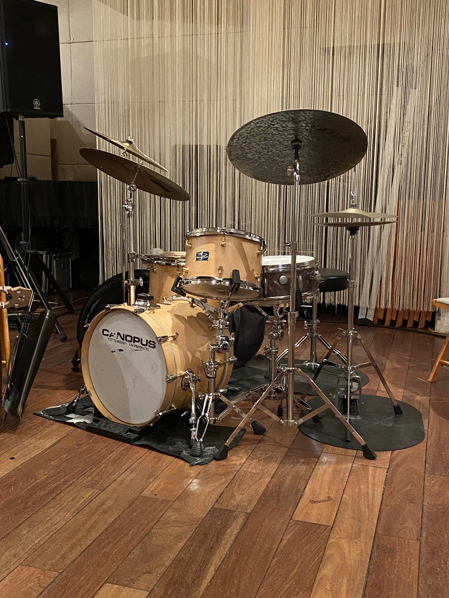 takemas13928201's tweet photo. 各自がバリエーション豊かなフレーズや音色を持っていて相互に影響し合い、サウンドが自在に展開する。繊細なラインからラウドな音まで、速いパッセージからゆっくりじっくりのパートまで自由に行き来して、独自の世界が現出する。
#TrioC #須川崇志 #梅井美咲 #中村海斗 #公園通りクラシックス(3/3) https://t.co/7ge34ErK0o
