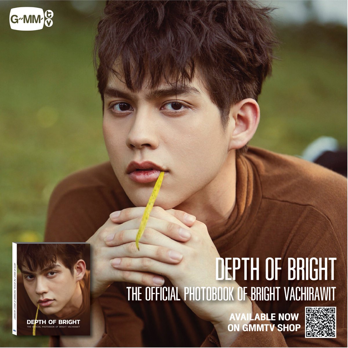 GmmtvShop's tweet photo. ไบร์ท วชิรวิชญ์ในโฟโต้บุ๊ค “DEPTH OF BRIGHT” บอกเลยว่าหล่อเกินต้านมากเลยนะคะ
Bright Vachirawit in “DEPTH OF BRIGHT” photobook is too hot to handle. 🔥☀️

https://t.co/NjUjLVCkxl

#DEPTHOFBRIGHTxLIGHTOFWIN #DEPTHOFBRIGHT 
#bbrightvc 
#GMMTV https://t.co/KpGfxGC5rR