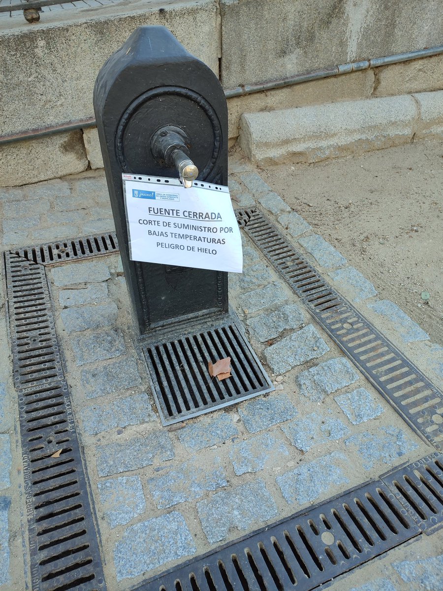 NidodeOpera's tweet photo. @Lineamadrid podéis volver a abrir esta fuente? https://t.co/wwYfWzmGLG
