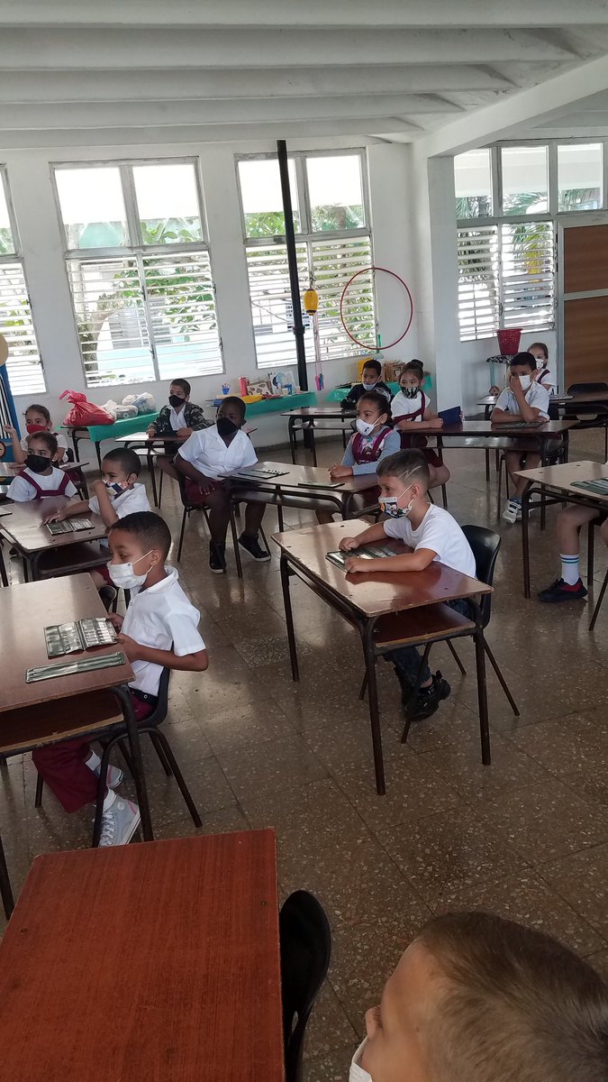 ci_placetas's tweet photo. La maestra de 6 año de vida, fomentando la base de la lectura para el primer grado con sus niños. #CubaMined #DPEVillaClara #Educacion #DMEPlacetas #PrimeraInfancia @dme_Placetas @elsa_ena @ https://t.co/pan9iJRMz3