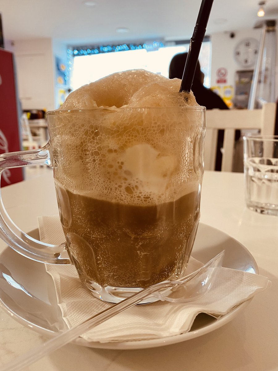 Enjoying a root beer float in <a href="/DascoDeli/">Dasco DeLi</a> this afternoon. 

#Limerick