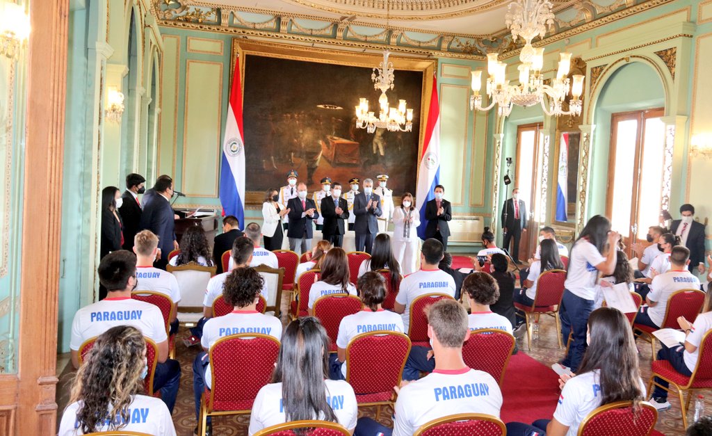 DiffusionOn's tweet photo. El presidente de la Rca, @MaritoAbdo encabezó la entrega de Becas Deportivas a 239 Atletas, para preparación y participación en Competencias Nacionales e Internacionales, a través de la @sndpy. El Gobierno Nacional ha duplicado el monto de inversión, llegando a G. 11.132.000.000. https://t.co/wwNU8ZgWZs