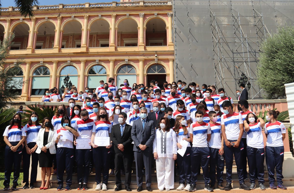 DiffusionOn's tweet photo. El presidente de la Rca, @MaritoAbdo encabezó la entrega de Becas Deportivas a 239 Atletas, para preparación y participación en Competencias Nacionales e Internacionales, a través de la @sndpy. El Gobierno Nacional ha duplicado el monto de inversión, llegando a G. 11.132.000.000. https://t.co/wwNU8ZgWZs