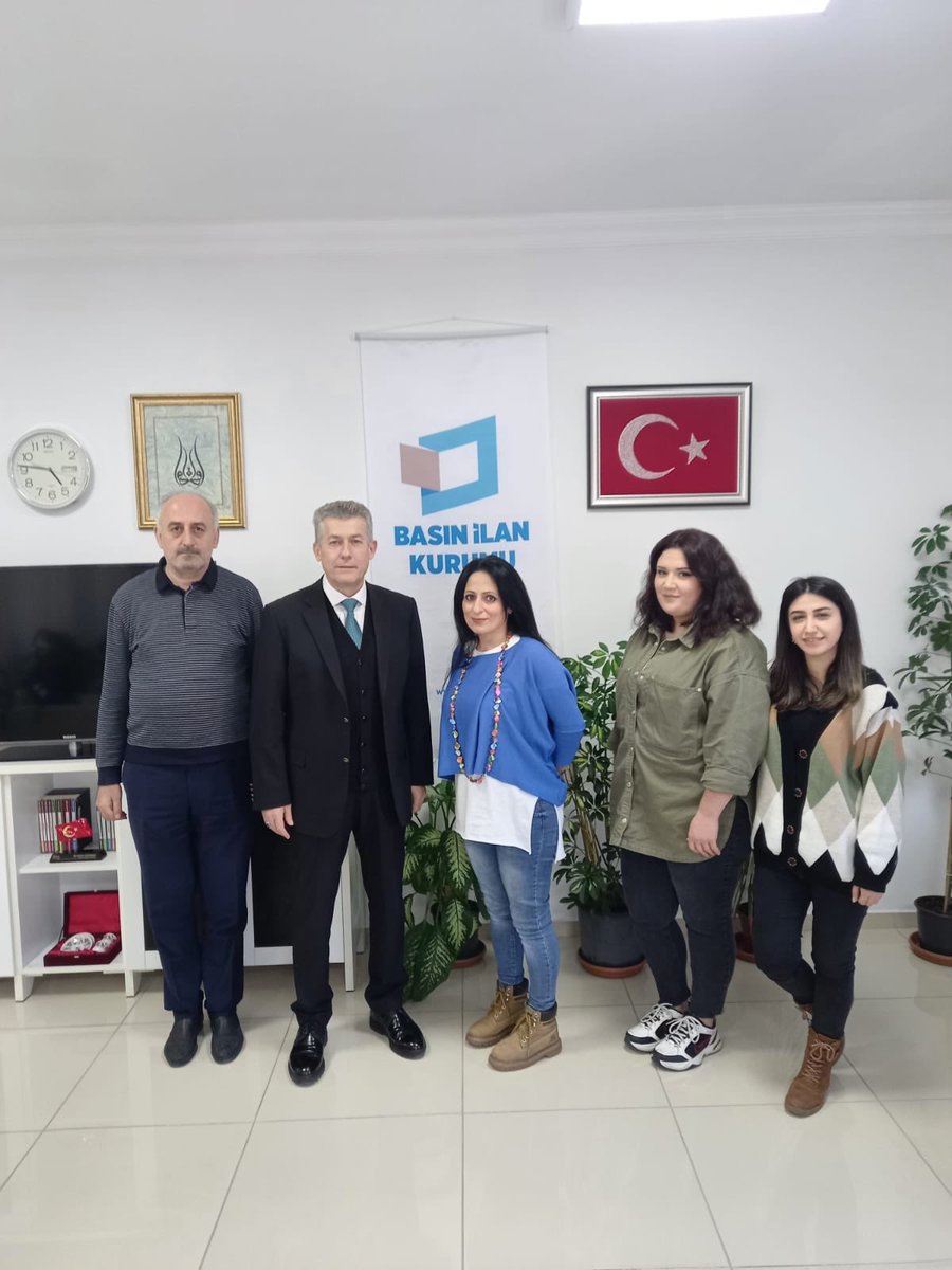 İhlas Haber Ajansı (İHA) Görüntülü Haberler Müdürü Esra Şimşek, Uluslararası Haber Müdürü Yaprak Mutlu, Yazılı Haberler Müdürü Ömer Kılıç ve Görüntülü Haberler Editörü Meltem Adıgüzel ziyaretimize geldi. Nazik ziyaretleri için teşekkür ederim.