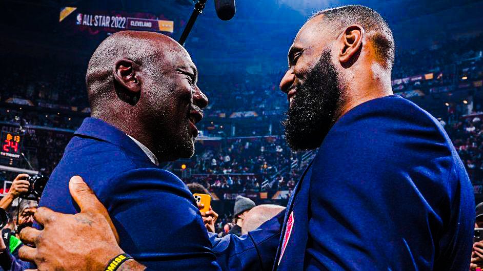JLWbasket's tweet photo. Living legends👑 #MichaelJordan #LeBronJames #NBA75 #NBAAIIStar #NBA https://t.co/onACXimVYy