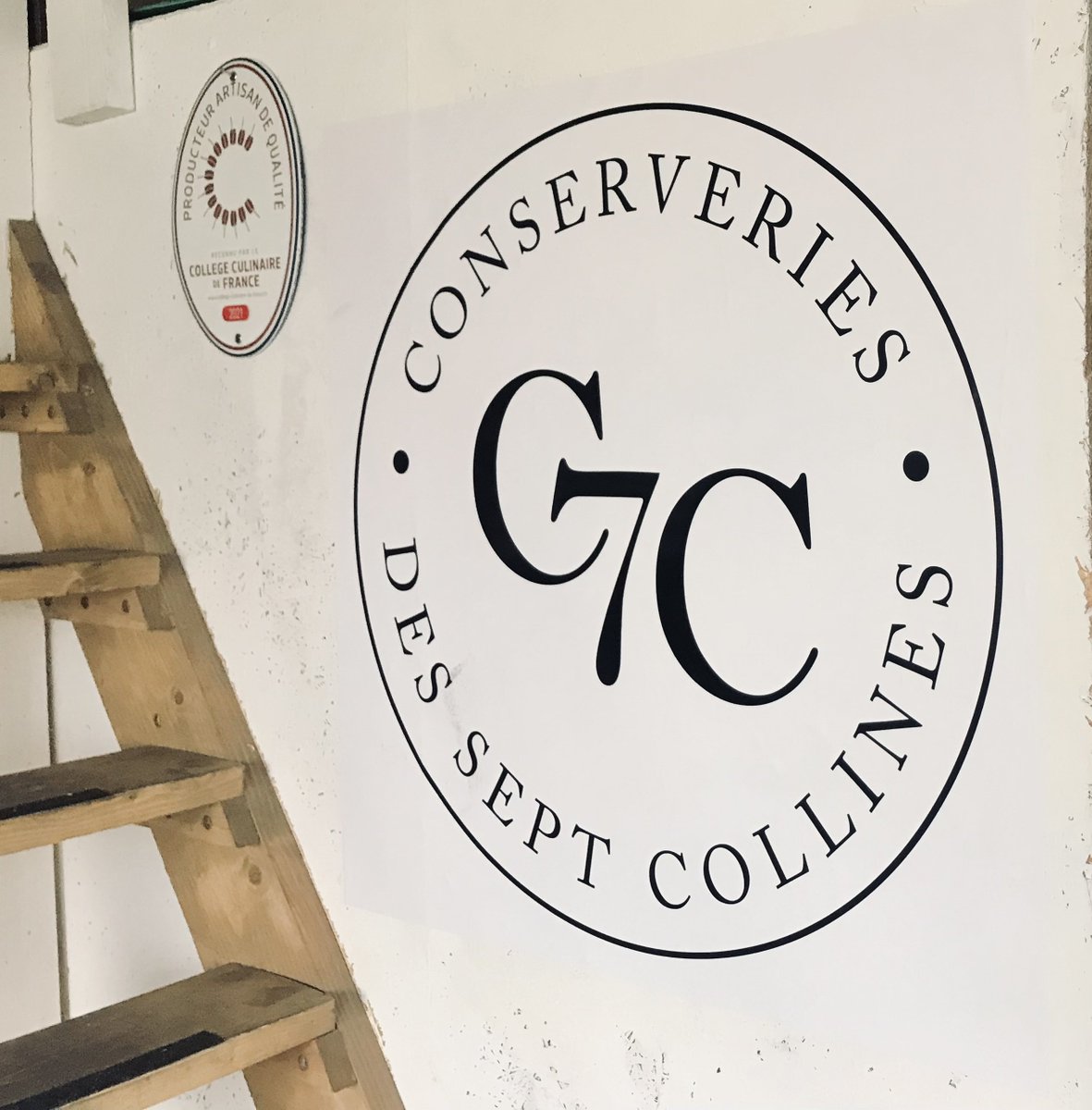 [#MadeInParis] La team en visite !
🙏Merci à Christophe Barut, co-fondateur des Conserveries des Sept Collines et lauréat de Réseau Entreprendre Paris, de nous avoir ouvert les portes de son atelier parisien.
#Alimentation et #Production #responsable