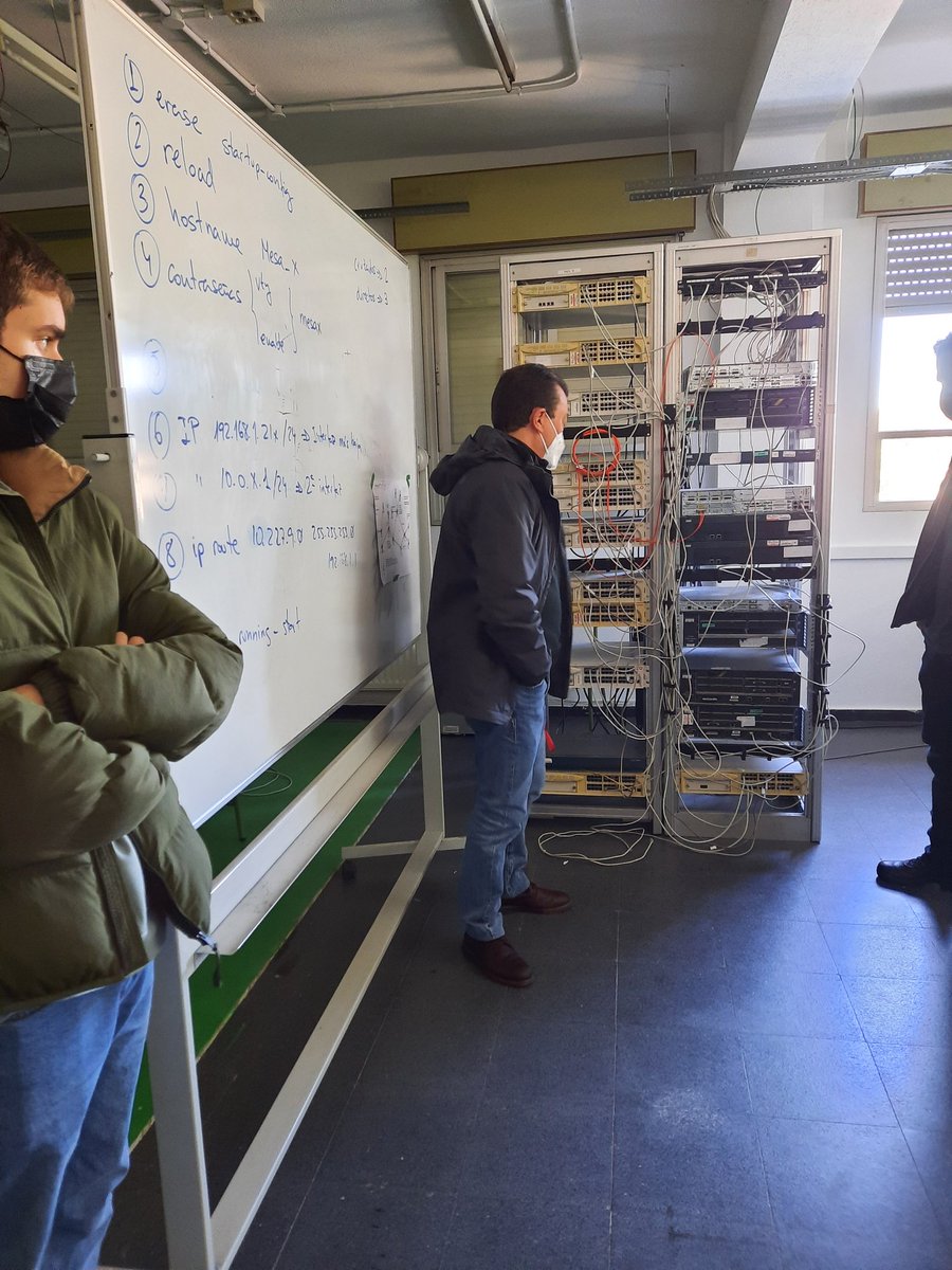 cepafuenla's tweet photo. Alumnos y profes de @cepafuenla  hoy hemos visitado el IES Benjamín Rúa. Nos ha fascinado toda la oferta formativa de las ramas sanitaria y electrónica. ¡Fantástica experiencia! Gracias por acogernos y orientarnos. #JuntosAprendemos #FreireExperience https://t.co/UBWmMX61M9