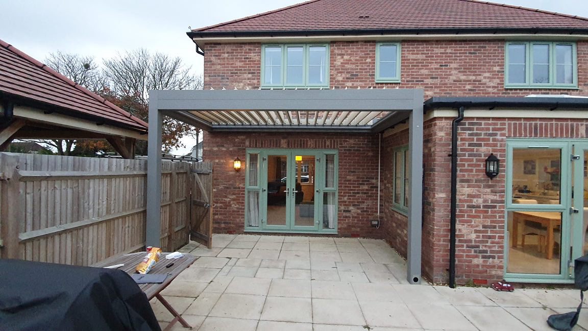 LanaiOutdoor's tweet photo. The Iris from Lanai installed in Southampton, Hampshire.

Iris with remote controlled roof blades. When the blades are closed the roof is fully waterproof, and when the weather is good you can open the blades!
 
Please contact us on info@lanai-outdoor.co.uk 
With any enquiries. https://t.co/hpGsTFLmp1