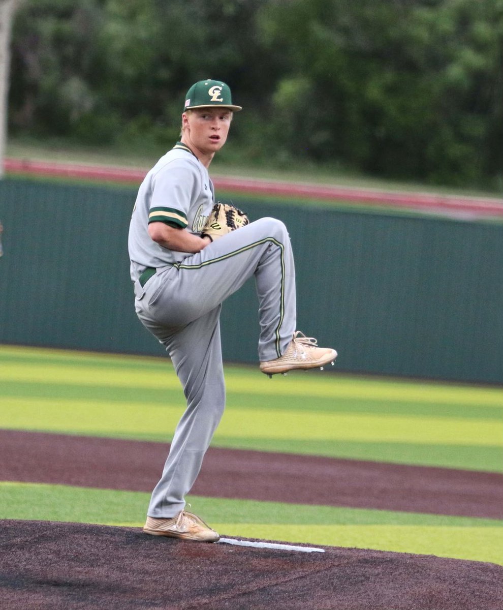 h_ander6's tweet photo. Gameday on the home turf! 6:00 against Gonzales HS. Who’s ready for Hawk Baseball? @CL_Hawks @AbcClhs https://t.co/QPNjrrGG9T