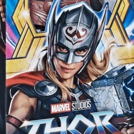 MarvelFlix's tweet photo. El Lookazo que lleva Jane Foster The Mighty Thor en 'THOR LOVE AND THUNDER' es una locura https://t.co/QWBbxBJpOj