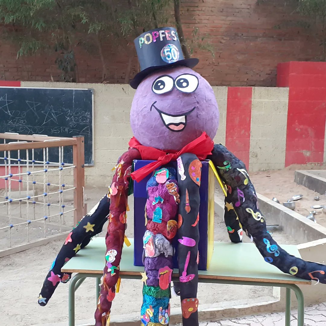 estelguinardo's tweet photo. Hola nois i noies de l'Estel Guinardó

Demà dimarts, per la festa  començar ben elegants heu d'estar. Tant si val dur un llacet com un bonic barret. https://t.co/qlvnOjlhP0