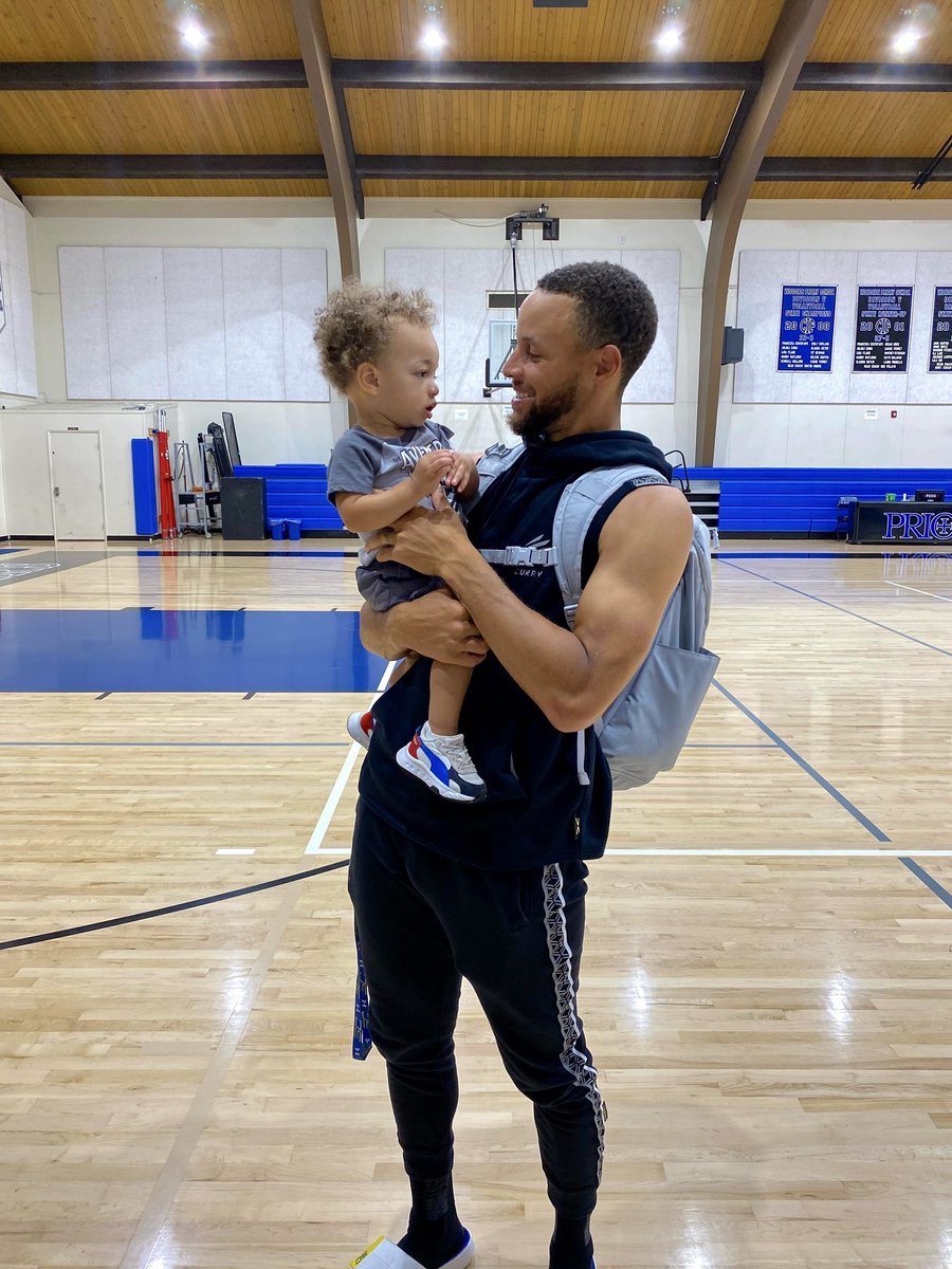FallonSmithTV's tweet photo. I guess it’s finally time to post these pics of my son & the shooting 🐐 @StephenCurry30. This was back in August. I can’t wait until my son is older & I can show him how he mean mugged & big timed Steph 🤣. Kid has no idea. #NBAAllStar #NBA75 #AllStarMVP #Warriors #DubNation https://t.co/4aQqjGMGUM