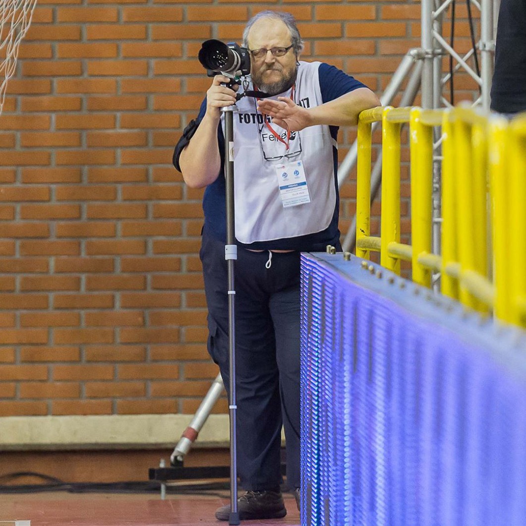 Día de mucha tristeza para la familia del handball. Nos toca despedir a Nestor Lupidi, fotógrafo pionero de nuestro deporte.