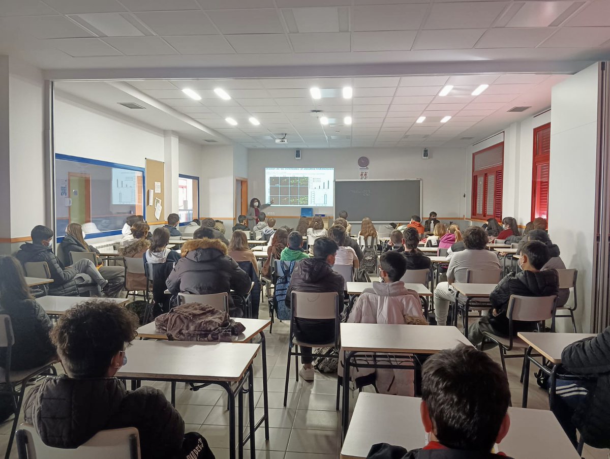 iesalfredokraus's tweet photo. La científica Natividad Gómez Cerezo, @channelnati cuenta al alumnado de 3°ESO la situación de la mujer en la ciencia y su experiencia. 
#señasdeidentidad #Coeducativo #integral #competente #11F https://t.co/HftnNH4MGO