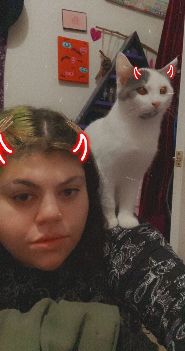 pwojo_'s tweet photo. Just a witch and her familiar 🤍 https://t.co/fvTuYnNGTB