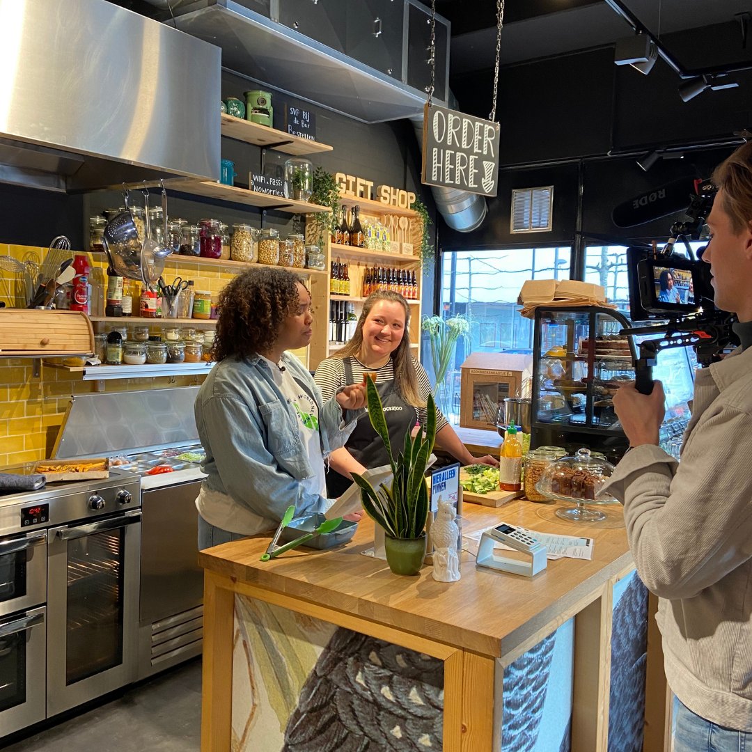 Wat een inspirerend weekend. #KLEURinCULTUUR is van start gegaan met de opnames van de nieuwe KLEURinCULTUUR TV afleveringen. Alles wat kinderen willen weten over kunst en cultuur beantwoordt door te gekke Almeerse #creatives. Vanaf april te zien op ons YouTube kanaal en <a href="/1Almere/">1Almere</a>