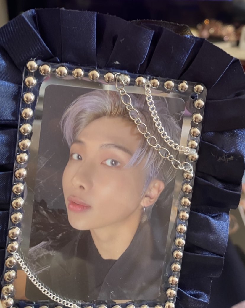 BTSRMLOVENON7's tweet photo. BLACK SWAN🖤🦢ナムと❤️
あぁ〜カッコイイ✨✨😭
今日はMAP OF THE SOUL 7
発売から2年なんだよね💜
早く会いたいよ…✨🥺😭
🍰食べれて幸せな日でした💕☺️
#BTS #RM
#mapofthesoul7
#mos7 https://t.co/OX3WnQNnpX