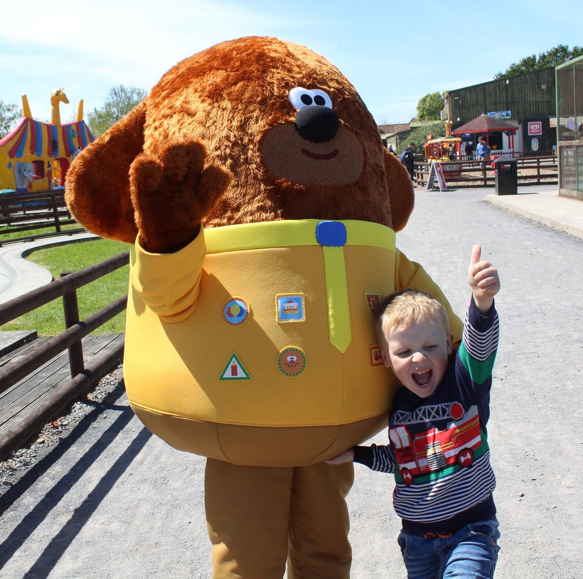 RainbowMascots's tweet photo. Calling all Squirrels! @HEYDUGGEE is visiting @WestMidSafari tomorrow, Wednesday and Thursday...dance along with him to his famous #sticksong and grab a pic!🐾💛

#UKEvents #HeyDuggee #MeetandGreet https://t.co/VAcDOPw2XT