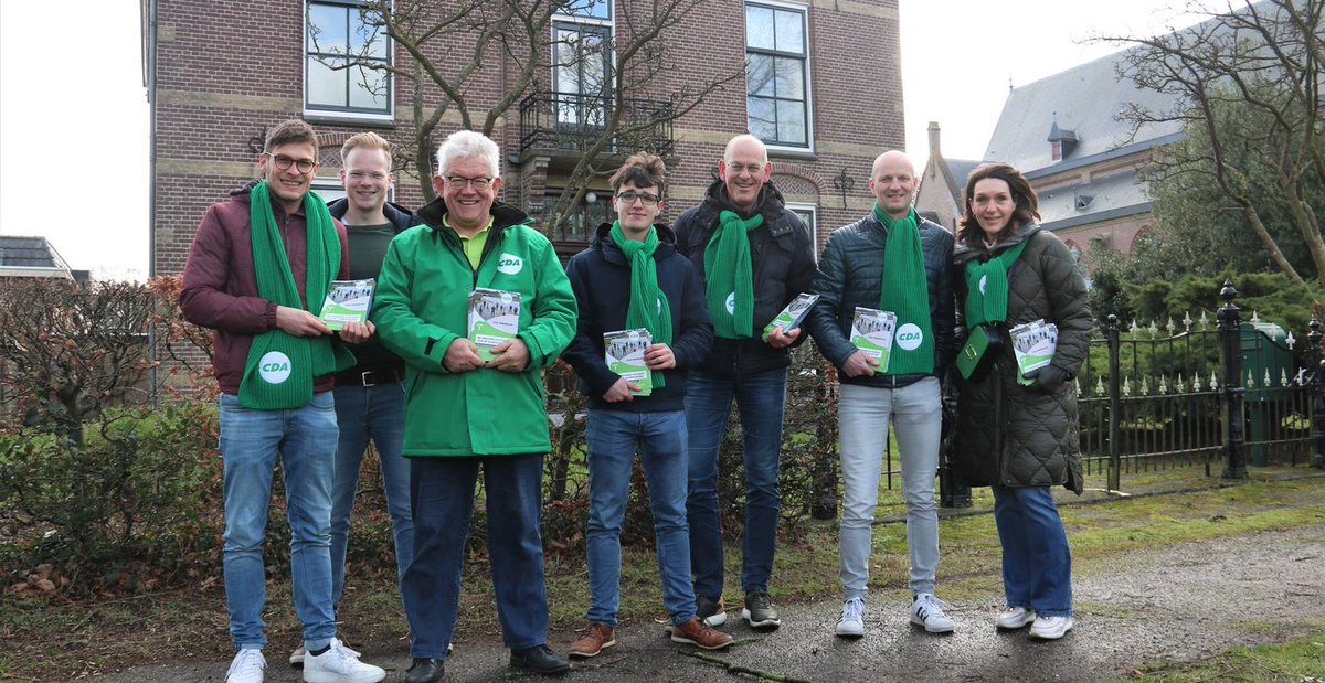 cda_ommen's tweet photo. Daar waar in Peking het vuur van de Olympische spelen werd gedoofd, is in Ommen het campagnevuur ontstoken. Het CDA startte zaterdag in Vilsteren, maar deed ook Lemele, Giethmen, Dalmsholte, Beerze, Junne, Stegeren en Beerzerveld aan. In de campagne staat de inwoner centraal. https://t.co/okegSEaDHH