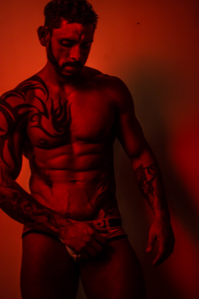 LouPortfolio's tweet photo. @AlmirQuino by LOU 📸 #Red Velvet 🔥 https://t.co/1LHkfNdQun