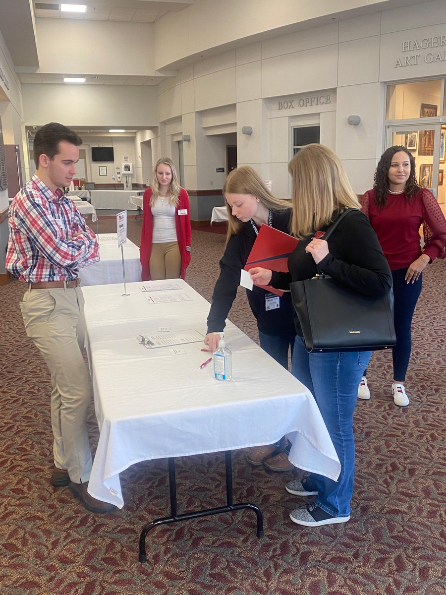 HLGuniversity's tweet photo. RFAC is packed, we have lots of students on campus, it must be #HLGUTrojanDay! Pray for  these students today as they consider HLGU for their college education. https://t.co/Or53wp7tjS