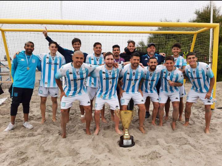 deportemadryn's tweet photo. .@RacingFutPlaya se quedó con la primera edicion de la Liga Nacional de Fútbol Playa en su versión masculina. Le ganó la final a #Citrex de #Corrientes.
El 3er lugar le correspondió a @ArenaMadryn.
Felicitaciones a todos! https://t.co/Pvl5gnUf2n