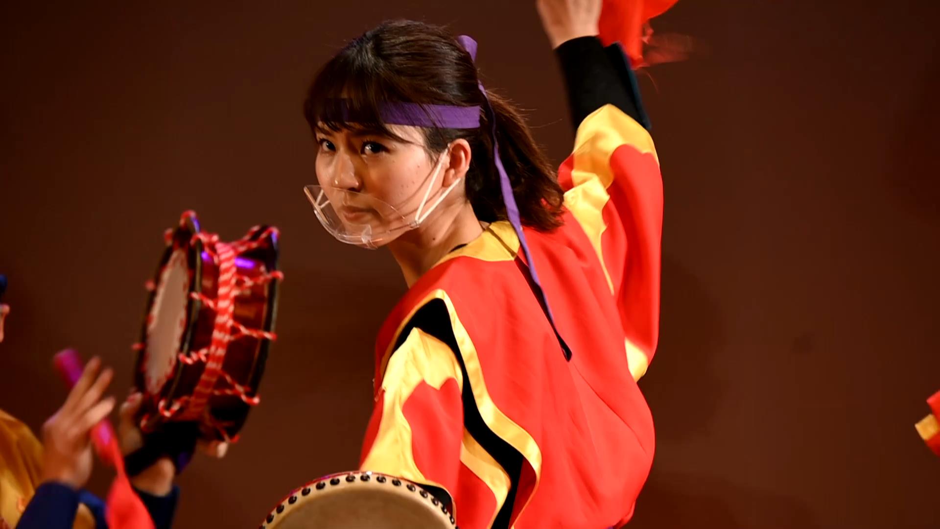 琉球國祭り太鼓 東京支部 12 10 あけもどろ 開催 東京埼玉合同ニューイヤーライブ6曲目 ドゥシンチャーチバリヨー 公開しました T Co K9uo0pbbuu 大太鼓の音と迫力のある動き 締め太鼓とパーランクーならではのキレのある素早い動きなど