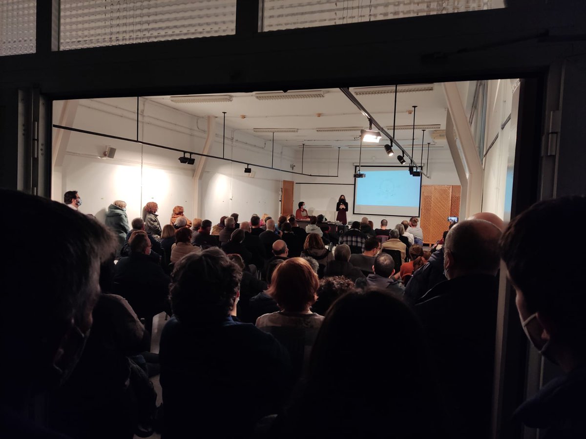 NLlorenc's tweet photo. ✊🏼 El passat dijous 17 de febrer NO a la MAT Llorenç ens vam presentar en públic amb una xerrada a càrrec del Marc Robert i la Judit Cañís.

Gran afluència de públic que demostra l'interès i rebuig que provoca la MAT al territori. Seguim!

#NoalaMAT
#SobiraniaEnergètica https://t.co/MEge9dDAwb